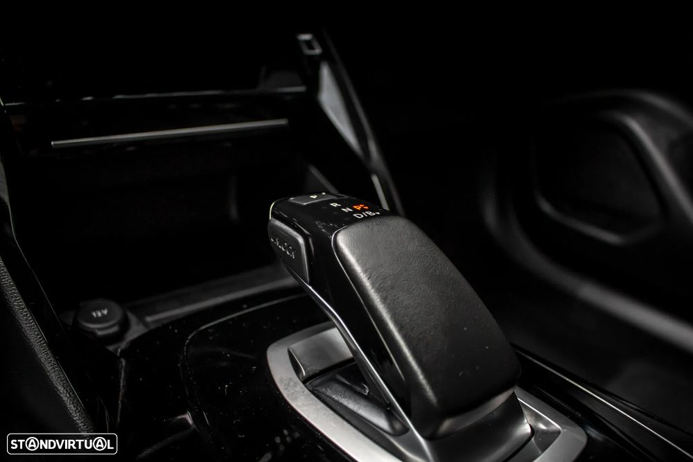 Peugeot e-2008 Allure - 21