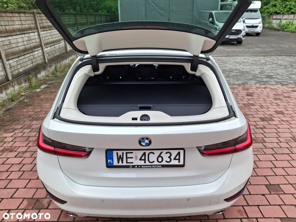BMW Seria 3 318i Sport Line - 23
