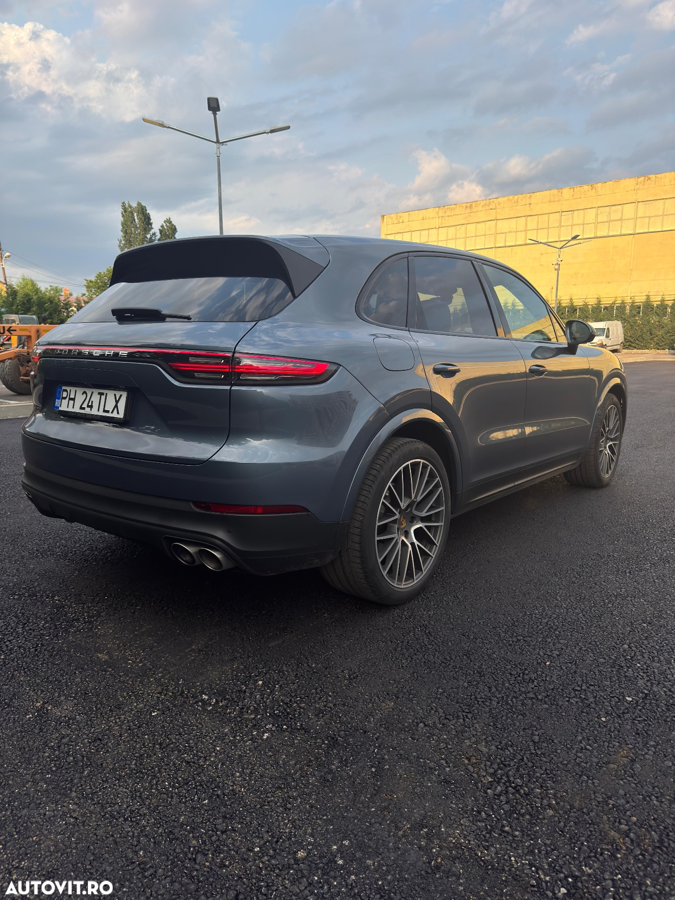 Porsche Cayenne S - 28