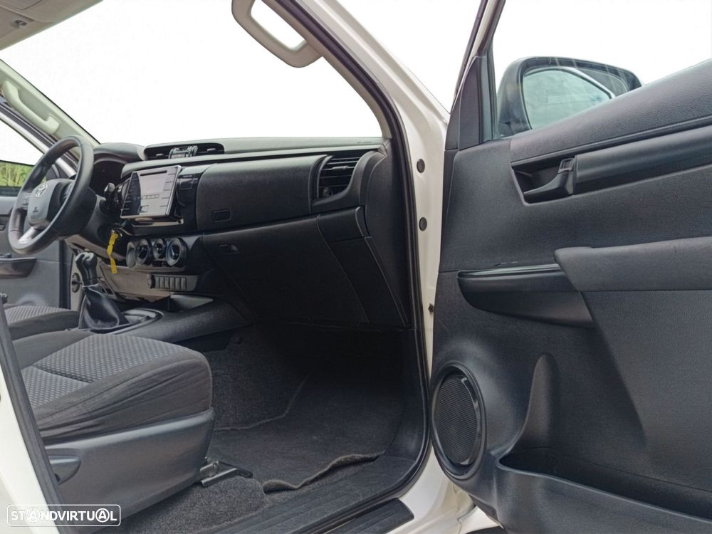 Toyota Hilux 2.4 D-4D 2WD CD CM - 19