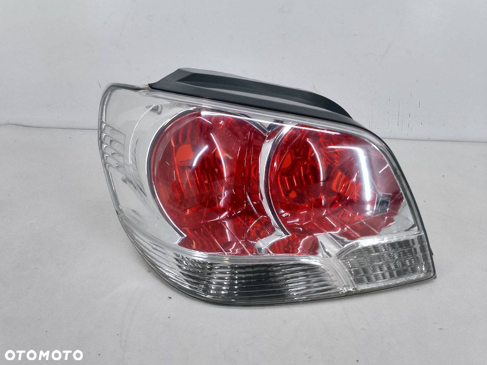 LAMPA TYLNA LEWA MITSUBISHI OUTLANDER I ( 01-06 ) 220-87581 - 1