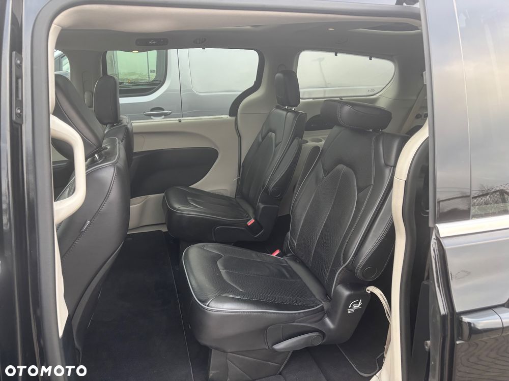 Chrysler Pacifica - 17