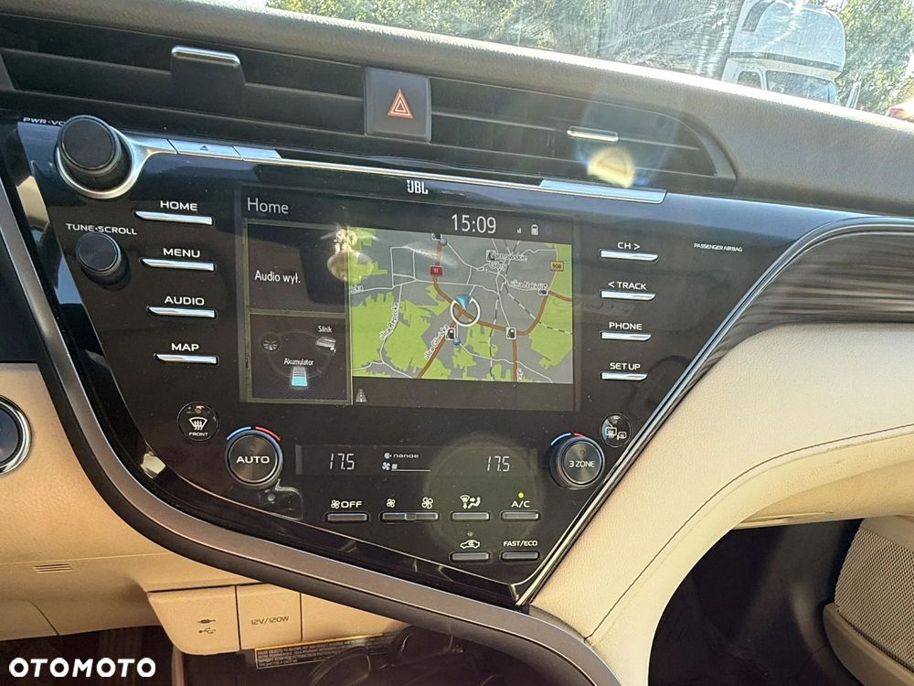 Toyota Camry 2.5 Hybrid Executive CVT - 22
