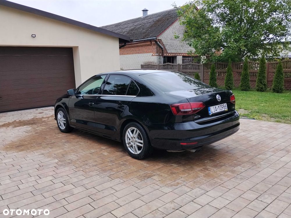 Volkswagen Jetta - 3
