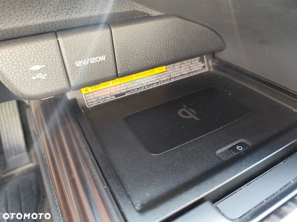 Toyota Camry 2.5 Hybrid Executive CVT - 26