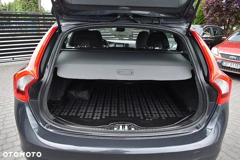 Volvo V60 D4 Momentum - 23