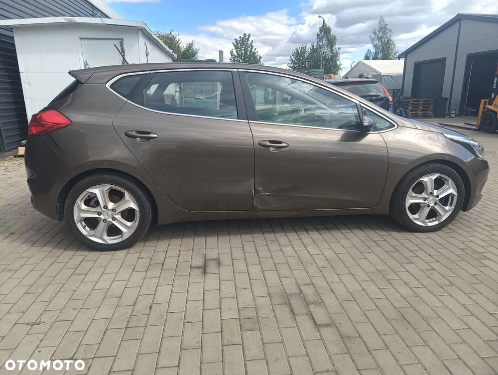 Kia Ceed 1.6 GDI Dream Team Edition - 4