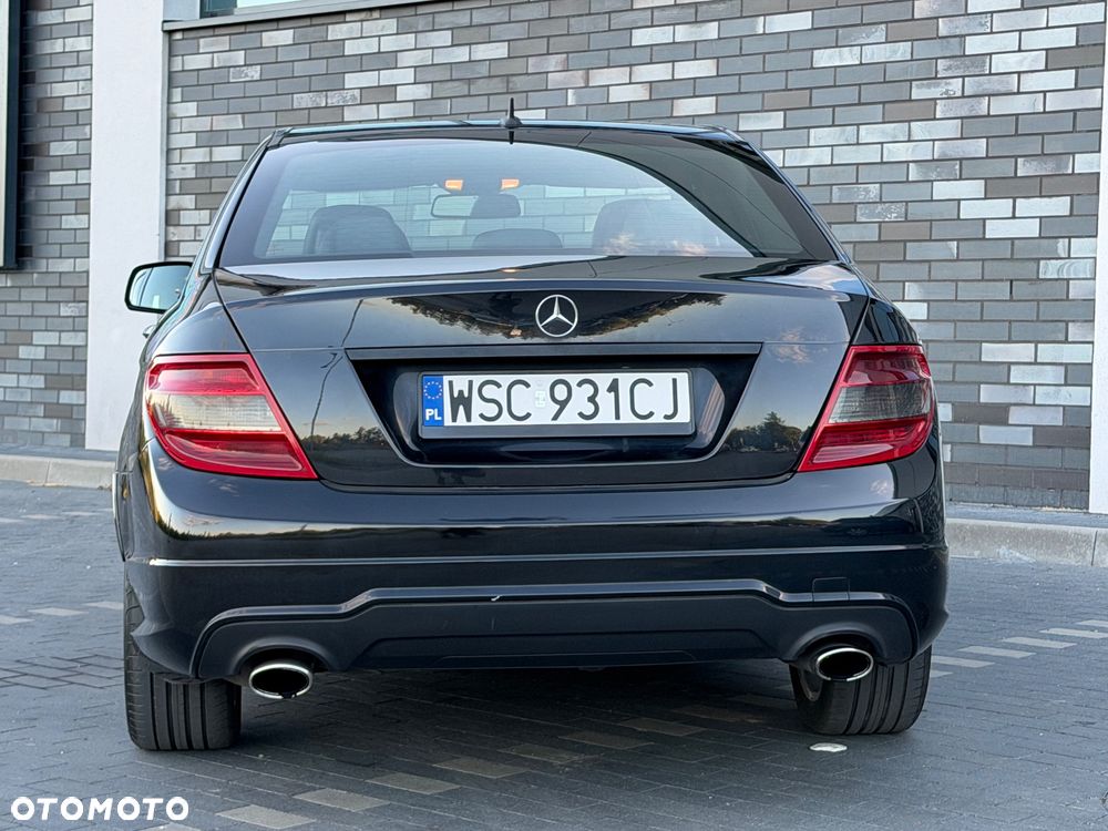 Mercedes-Benz Klasa C 320 CDI DPF 7G-TRONIC Avantgarde - 12