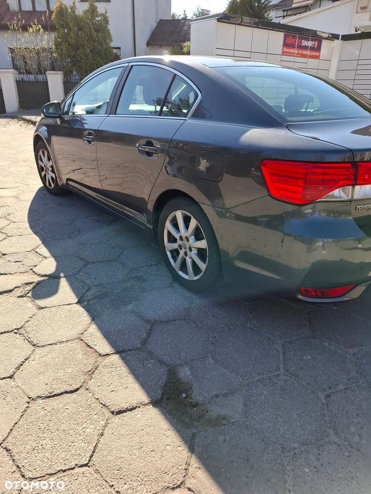 Toyota Avensis 1.8 Premium MS - 12