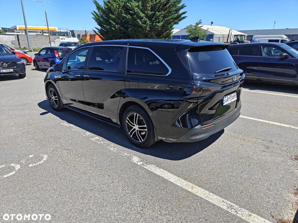 Toyota Sienna - 3