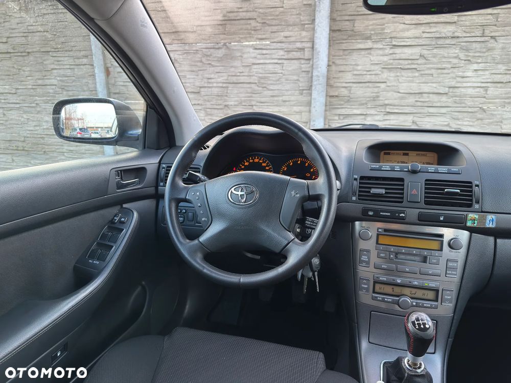 Toyota Avensis 2.0 VVT-i Sol - 22