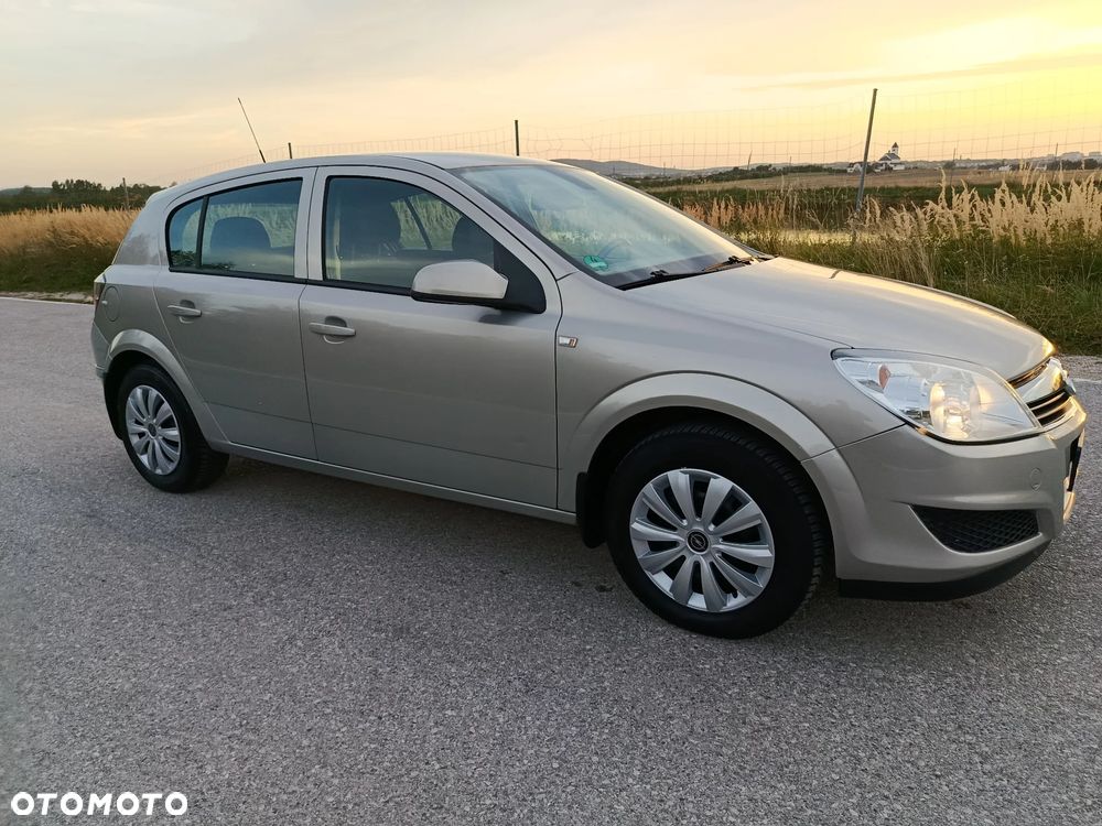 Opel Astra 1.6 Color Edition - 11