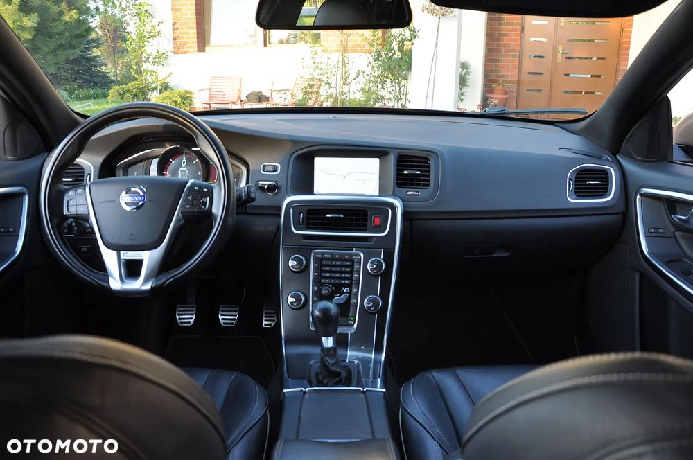 Volvo V60 D5 R-Design - 20