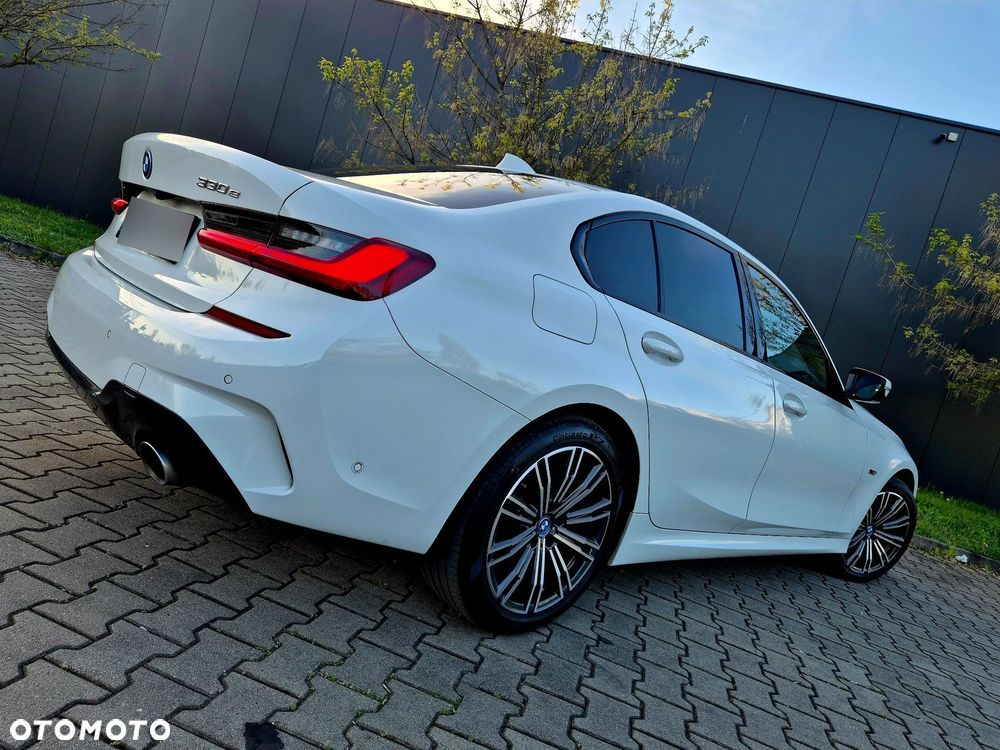 BMW Seria 3 330e M Sport - 11
