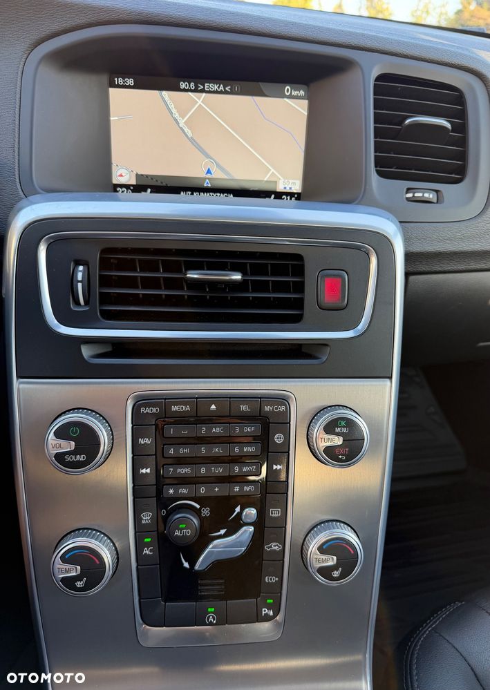 Volvo V60 D4 Drive-E Momentum - 16