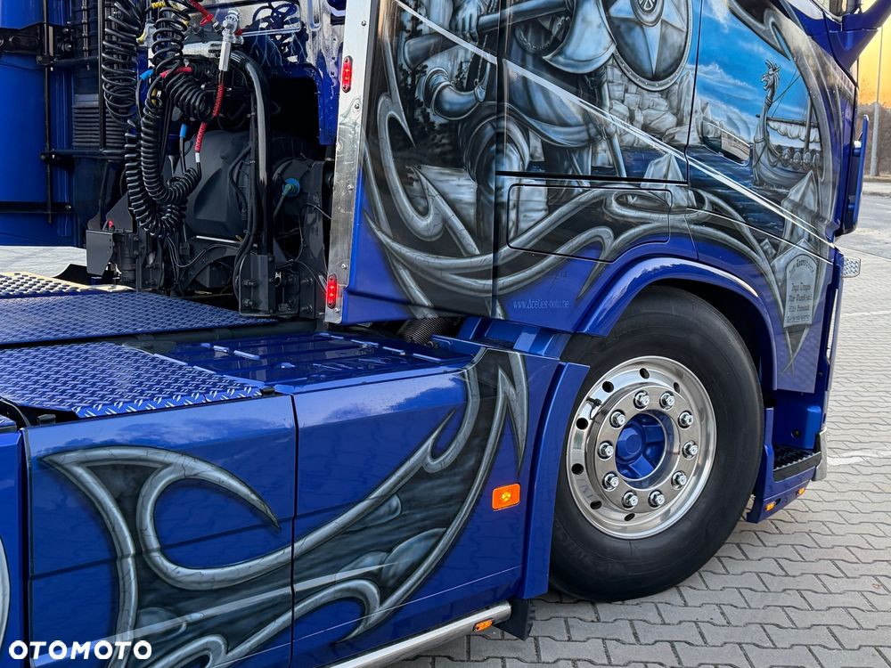 Volvo FH16 750 Show Truck tuning perfekcyjny stan pełna opcja XL - 11