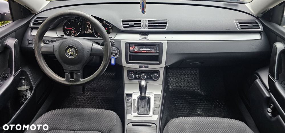 Volkswagen Passat - 4