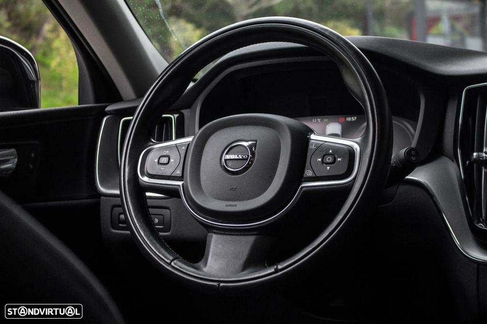 Volvo XC 60 2.0 T8 PHEV Momentum AWD - 36