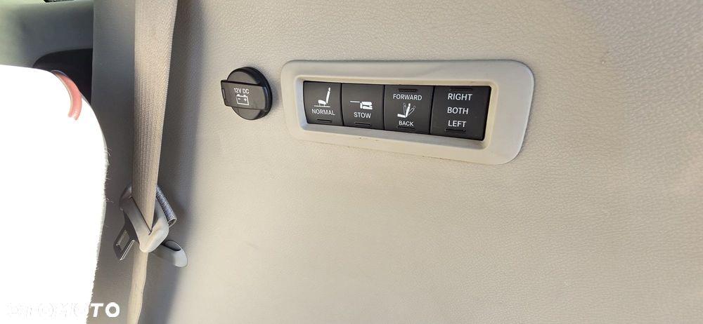 Chrysler Pacifica - 16