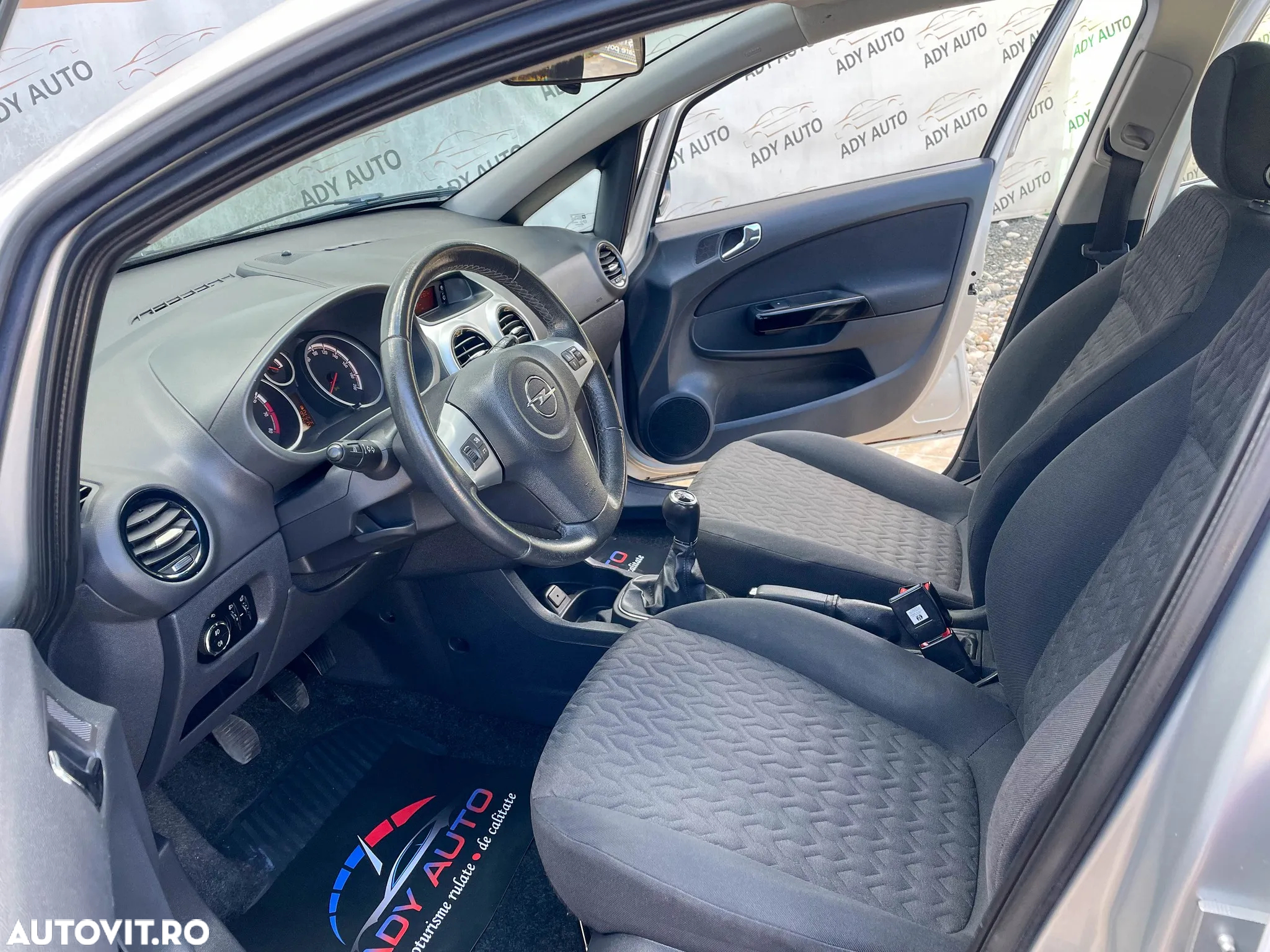 Opel Corsa 1.2 Essentia - 7