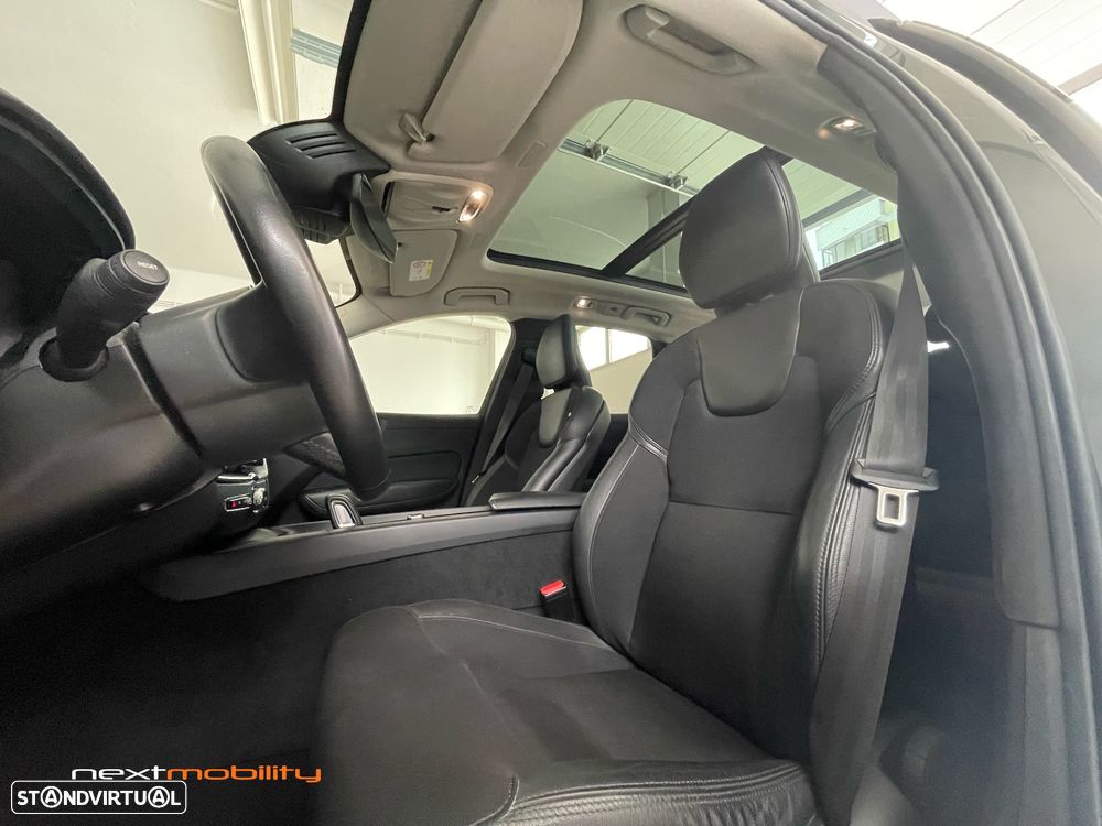 Volvo XC 60 2.0 T8 PHEV Momentum Plus AWD - 16