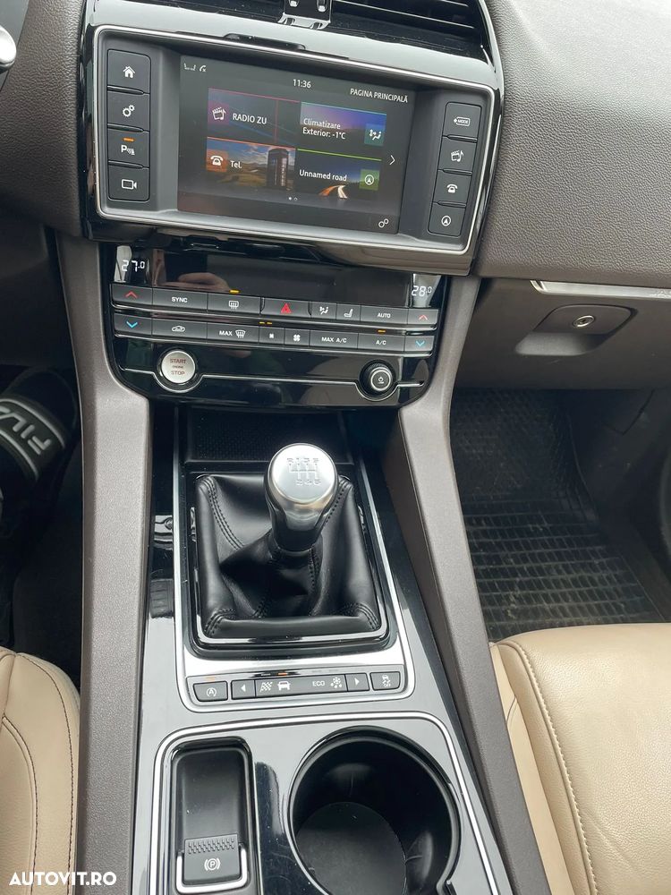 Jaguar F-Pace 20d R-Sport - 6