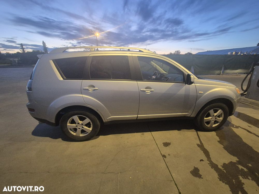 Mitsubishi Outlander - 2
