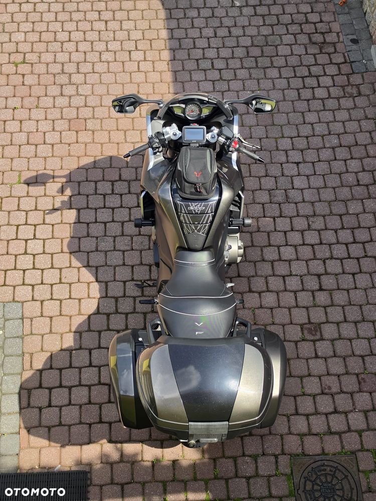 Honda VFR - 12