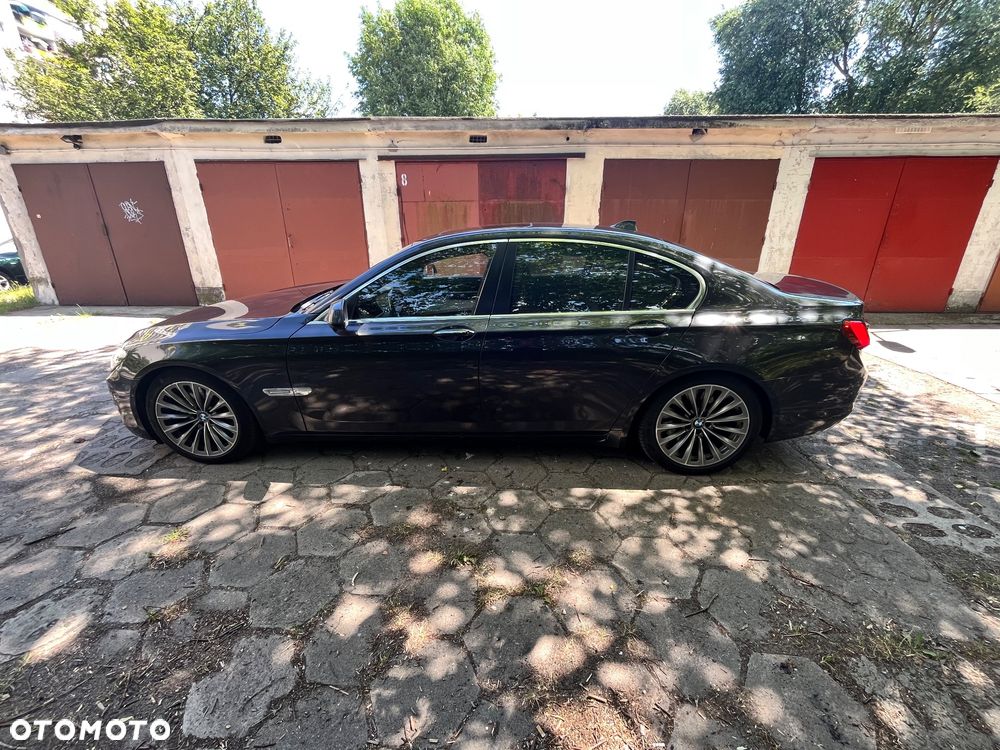 BMW Seria 7 750i - 11