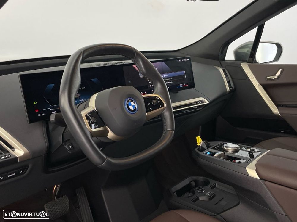 BMW iX xDrive 40 - 16
