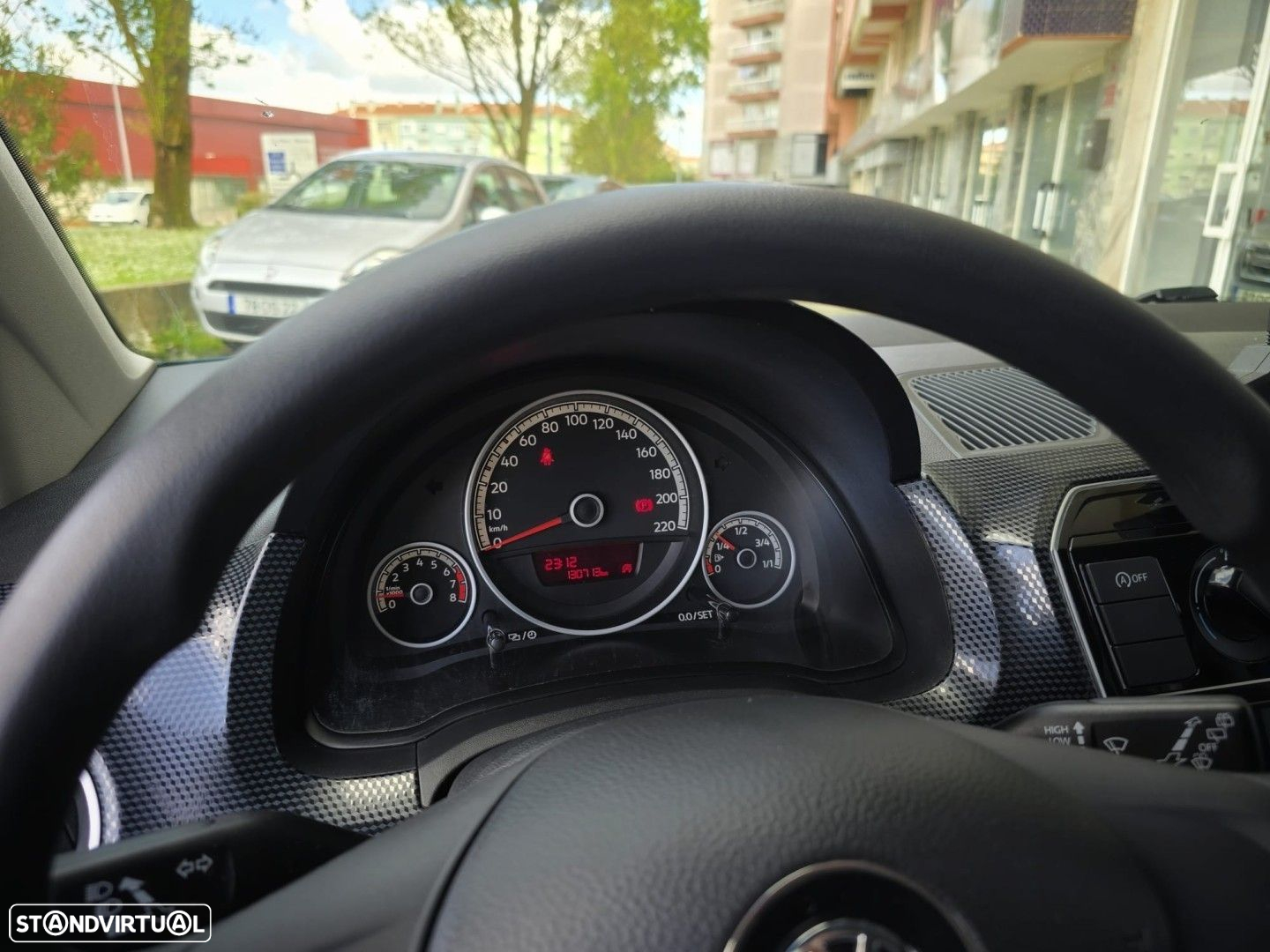 VW Up! 1.0 BMT Move - 19