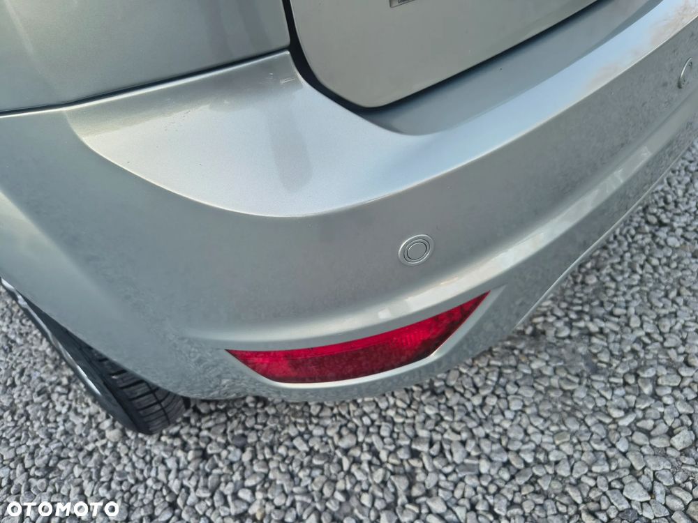 Ford Focus 1.6 Ghia - 11