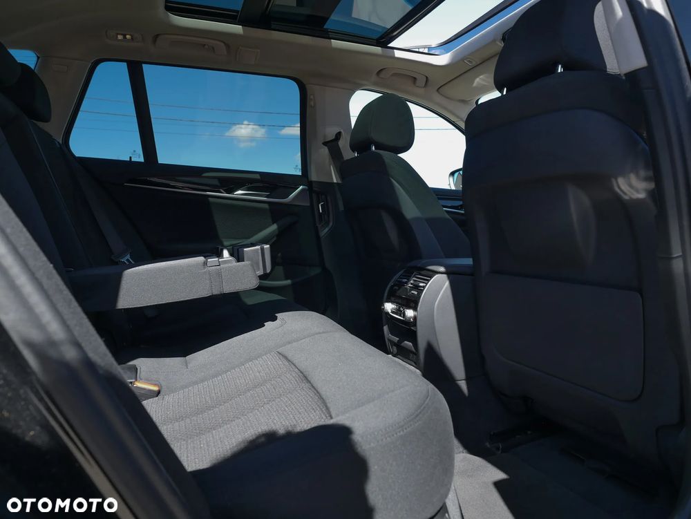 BMW Seria 5 530e sport - 10