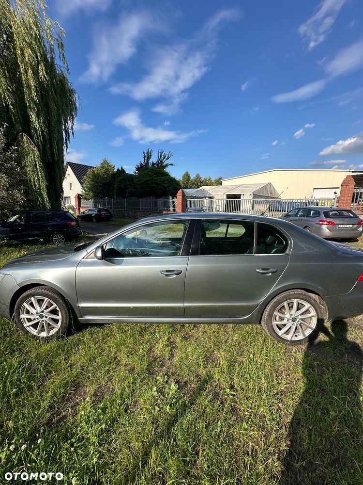 Skoda Superb 2.0 TDI DSG Ambition - 8
