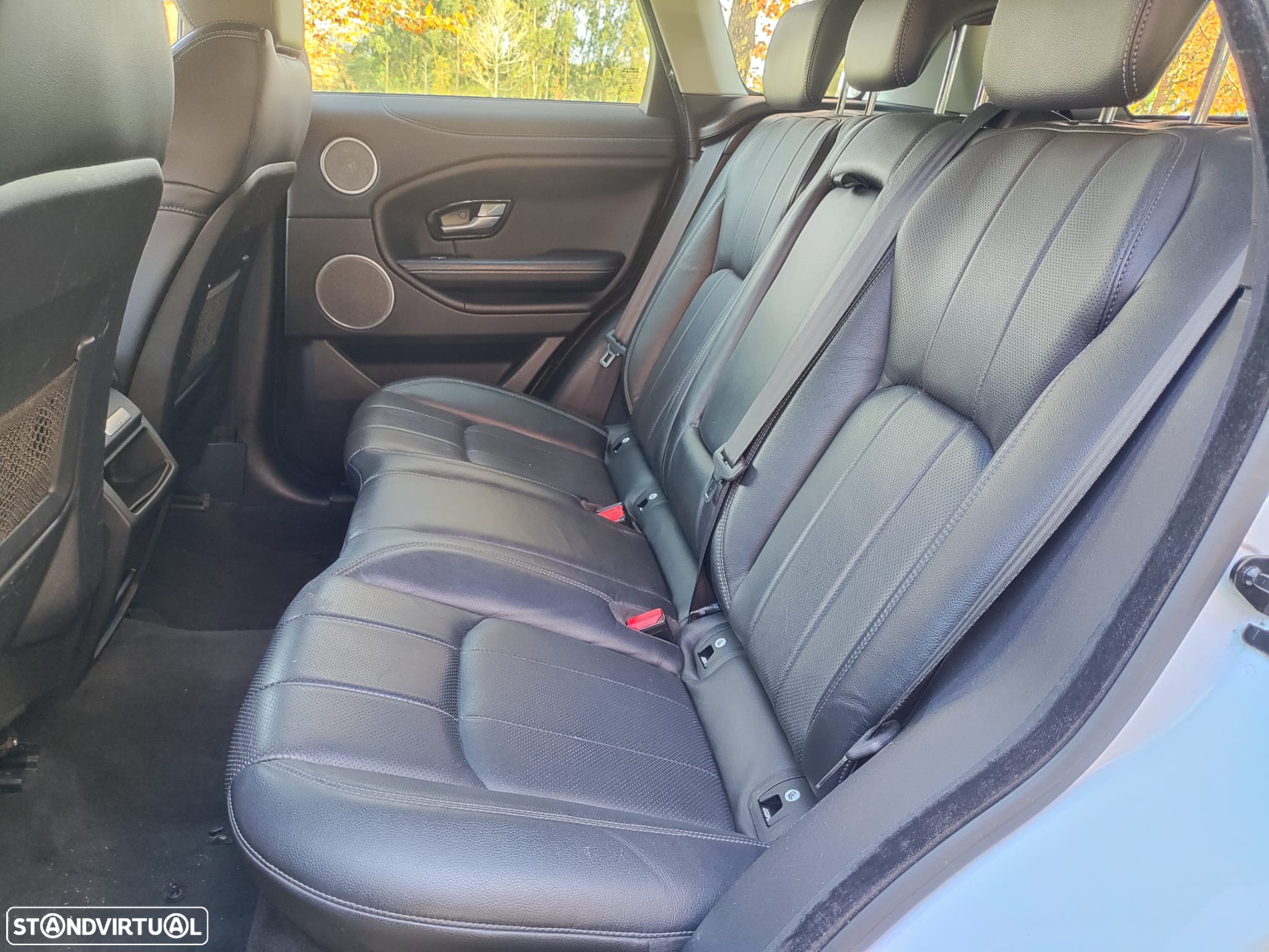 Land Rover Range Rover Evoque 2.0 TD4 SE Dynamic Auto - 28