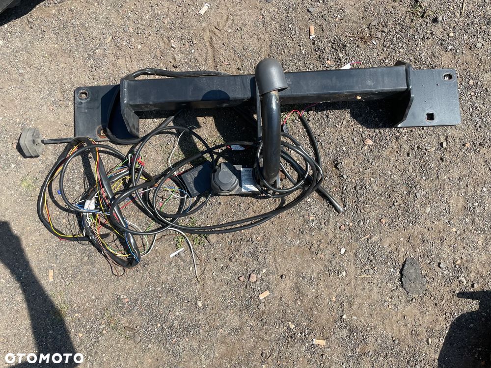 HAK HOLOWNICZY BMW E90 SEDAN - 1