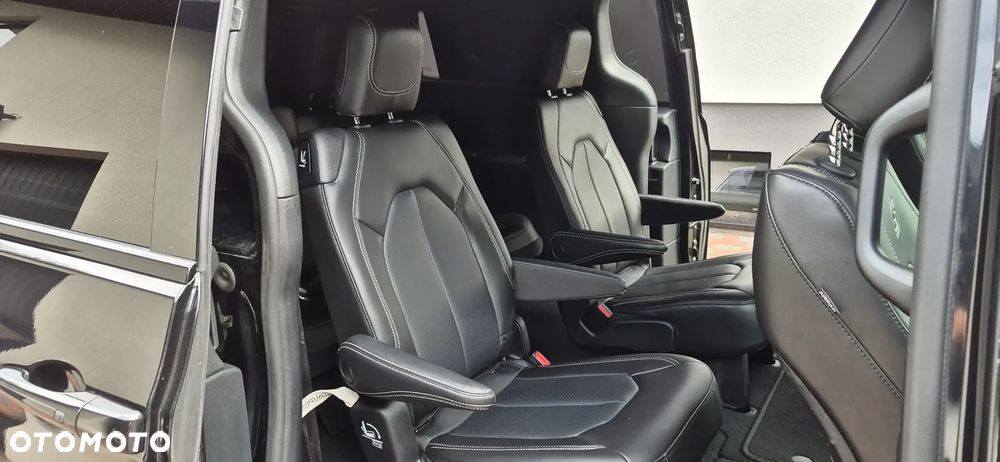 Chrysler Pacifica - 24
