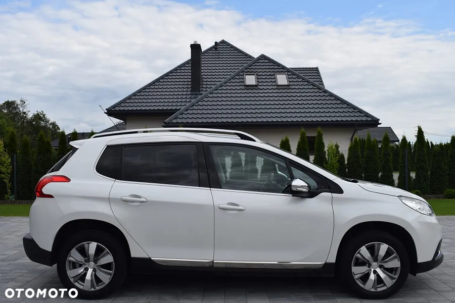Peugeot 2008 1.2 Pure Tech Allure S&S - 27