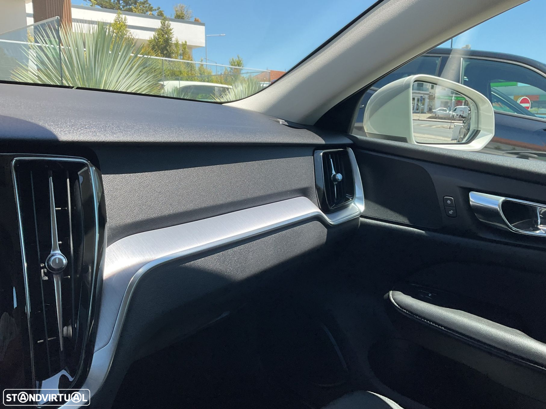 Volvo V60 2.0 D3 Momentum - 30