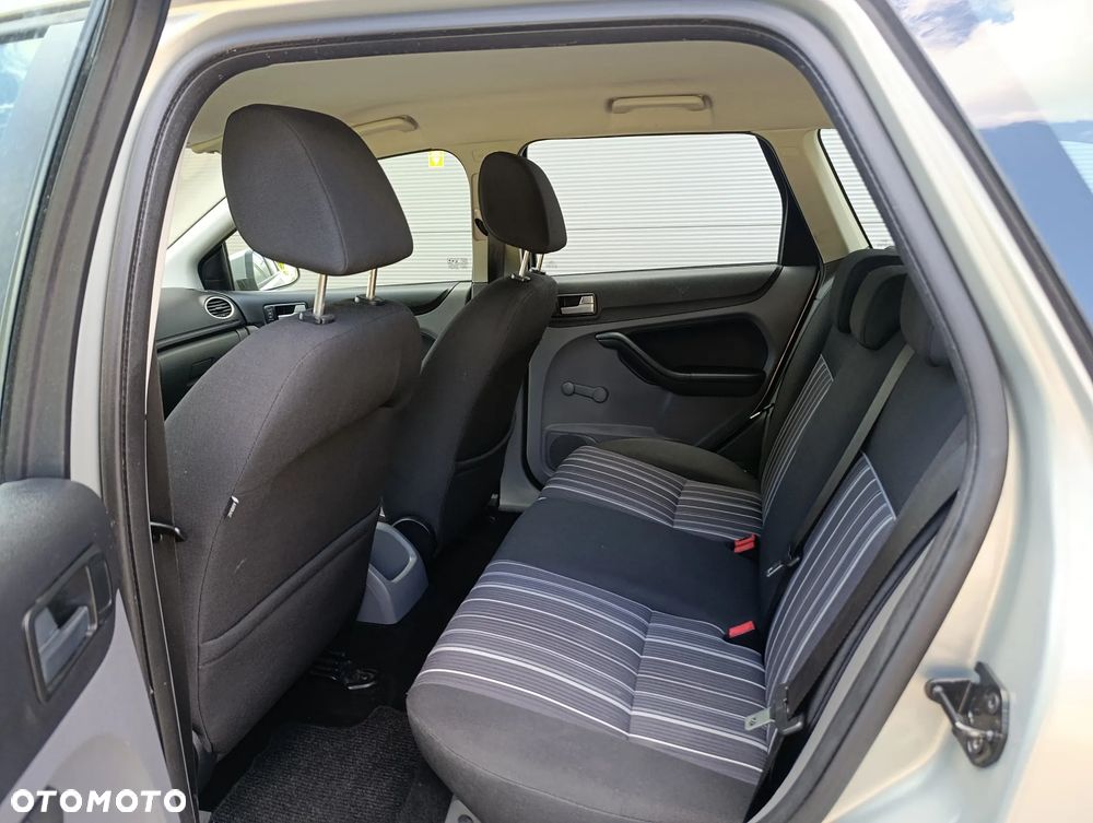 Ford Focus 1.6 16V Style+ - 27