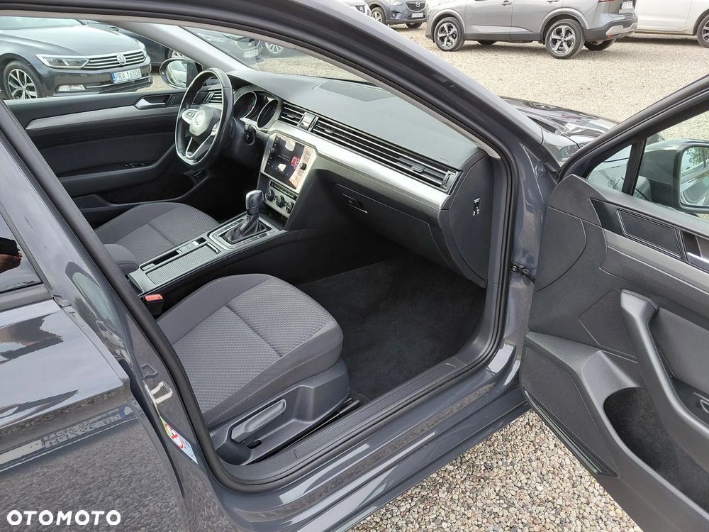 Volkswagen Passat 1.6 TDI SCR DSG Comfortline - 23