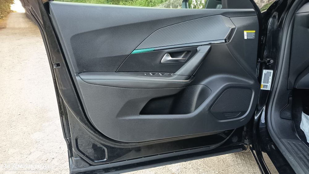 Peugeot e-2008 Allure Pack - 18