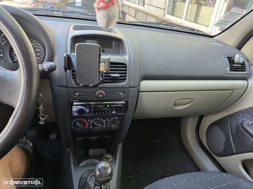 Renault Clio - 9