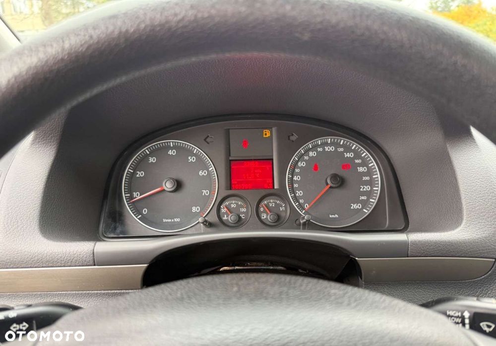 Volkswagen Touran - 14