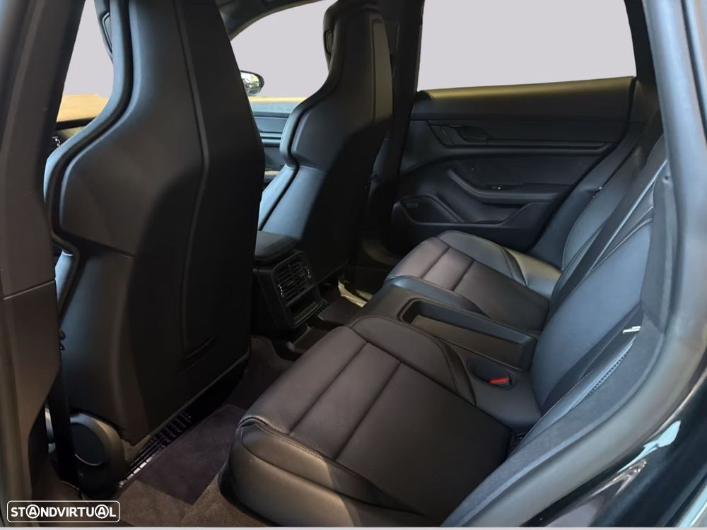 Porsche Taycan Cross Turismo - 22