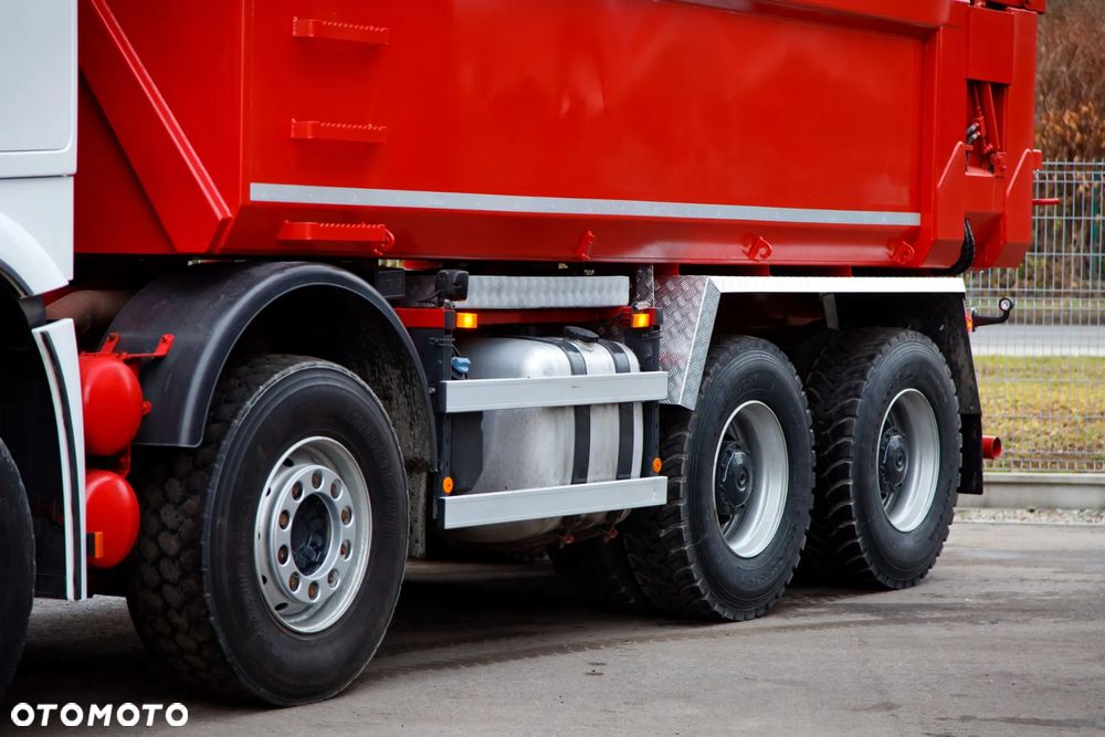 Mercedes-Benz Arocs - 5