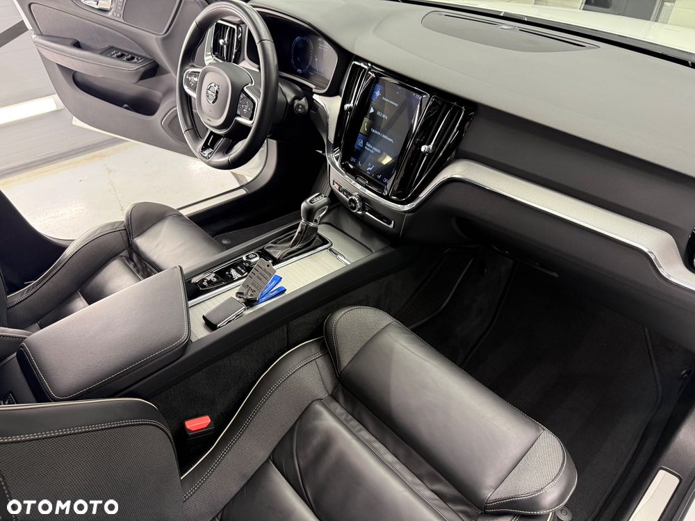 Volvo V60 D4 Geartronic R-Design - 25