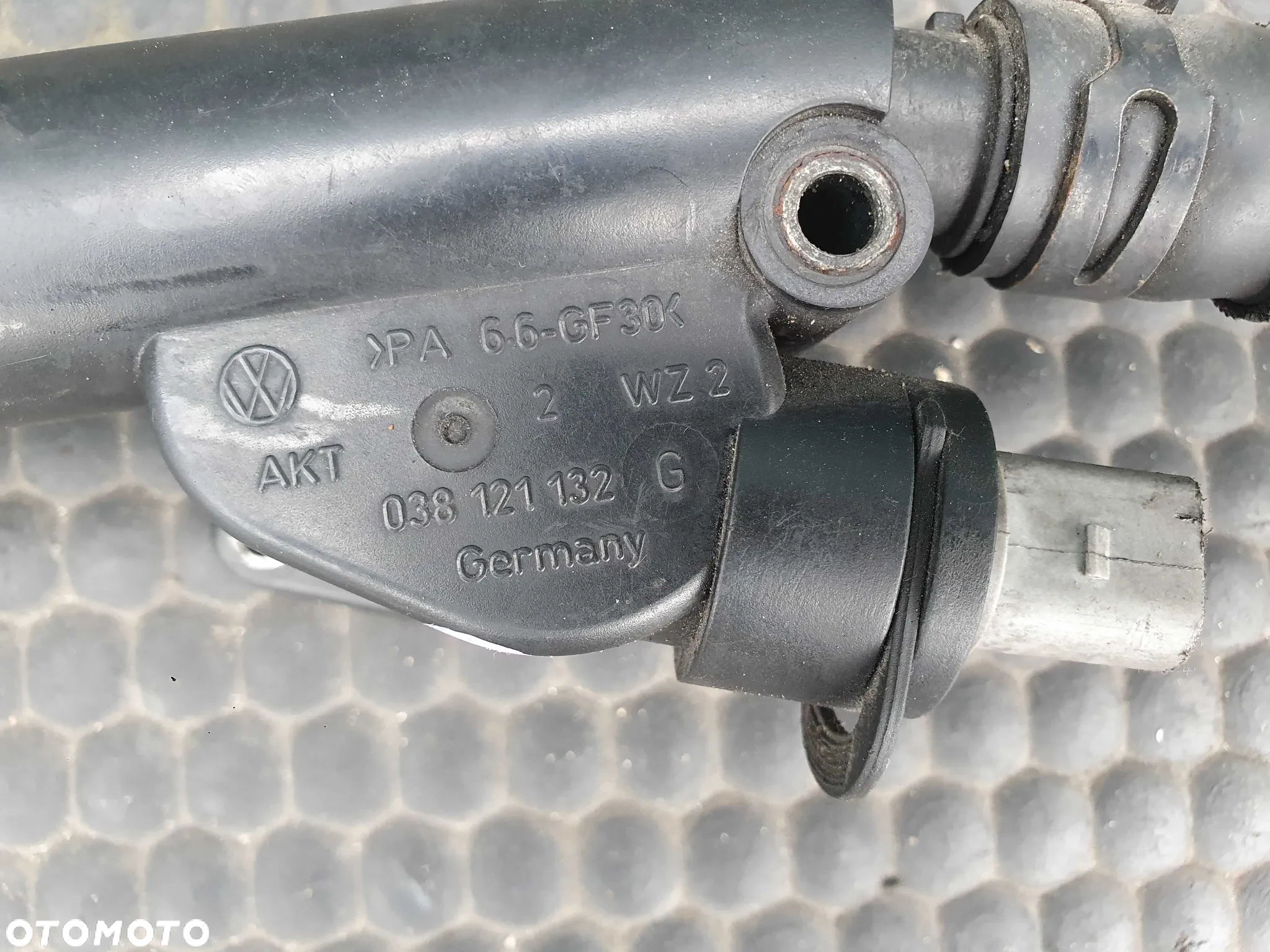 Króciec 038121132G 03G121101 Wody Płynu Przewod Rurka Waz Rozdzielacz Czujnik Temperatury 2.0 TDI AUDI A4 B7 A6 C6 - 7