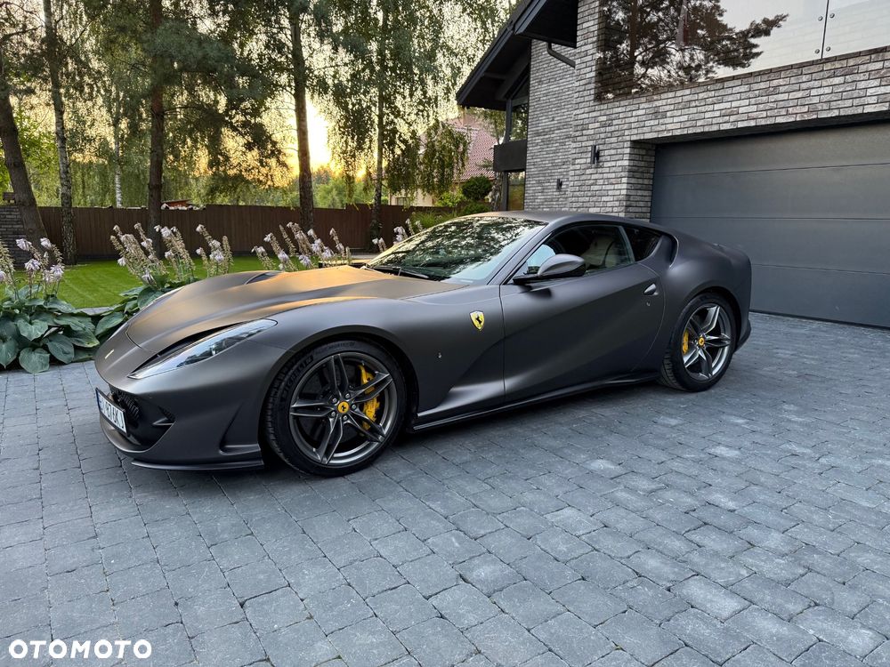 Ferrari 812 Superfast - 10