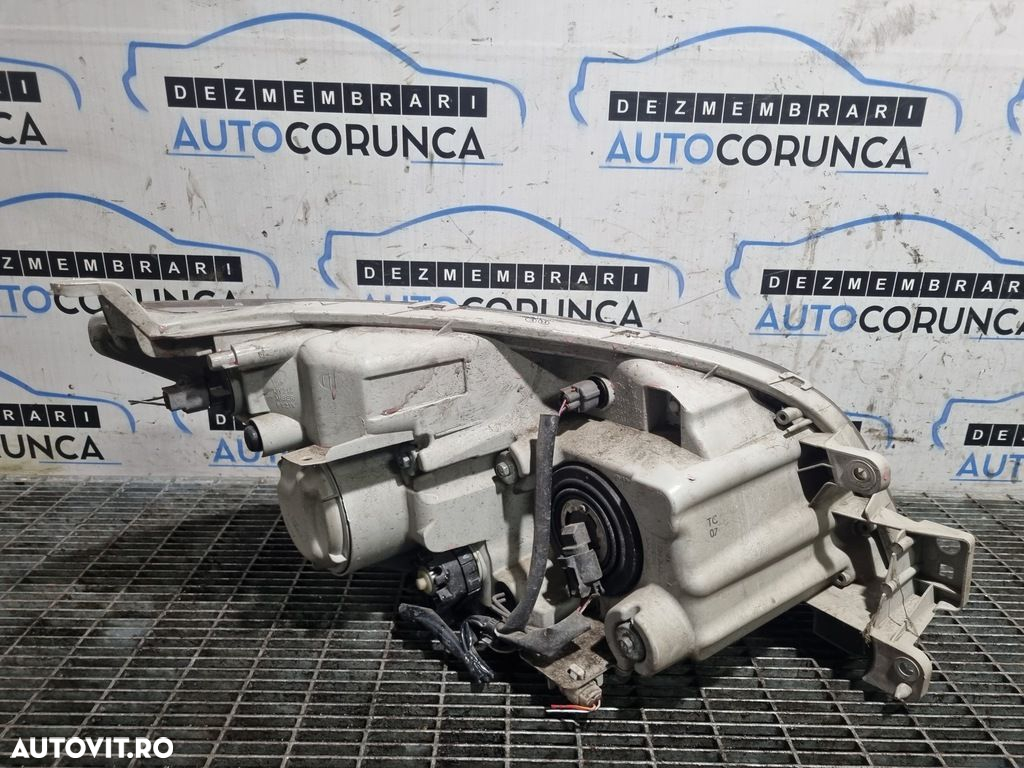 Far Stanga Daihatsu Terios 2006 - 2010 SUV 4 Usi (1192) Cu lupă - 2